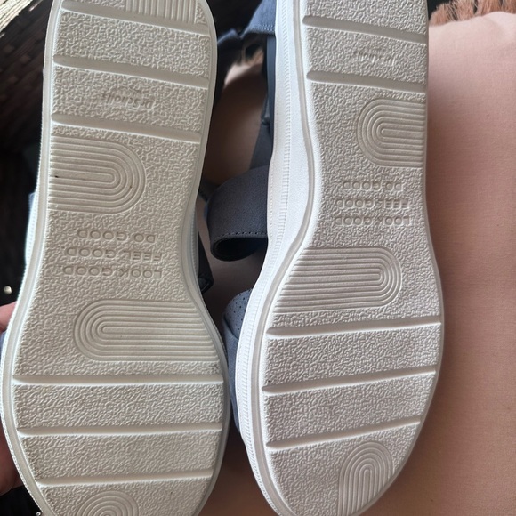 Dr. Scholl's Blue Sandals with Modern Criss-Cross Design - Picture 3 of 5